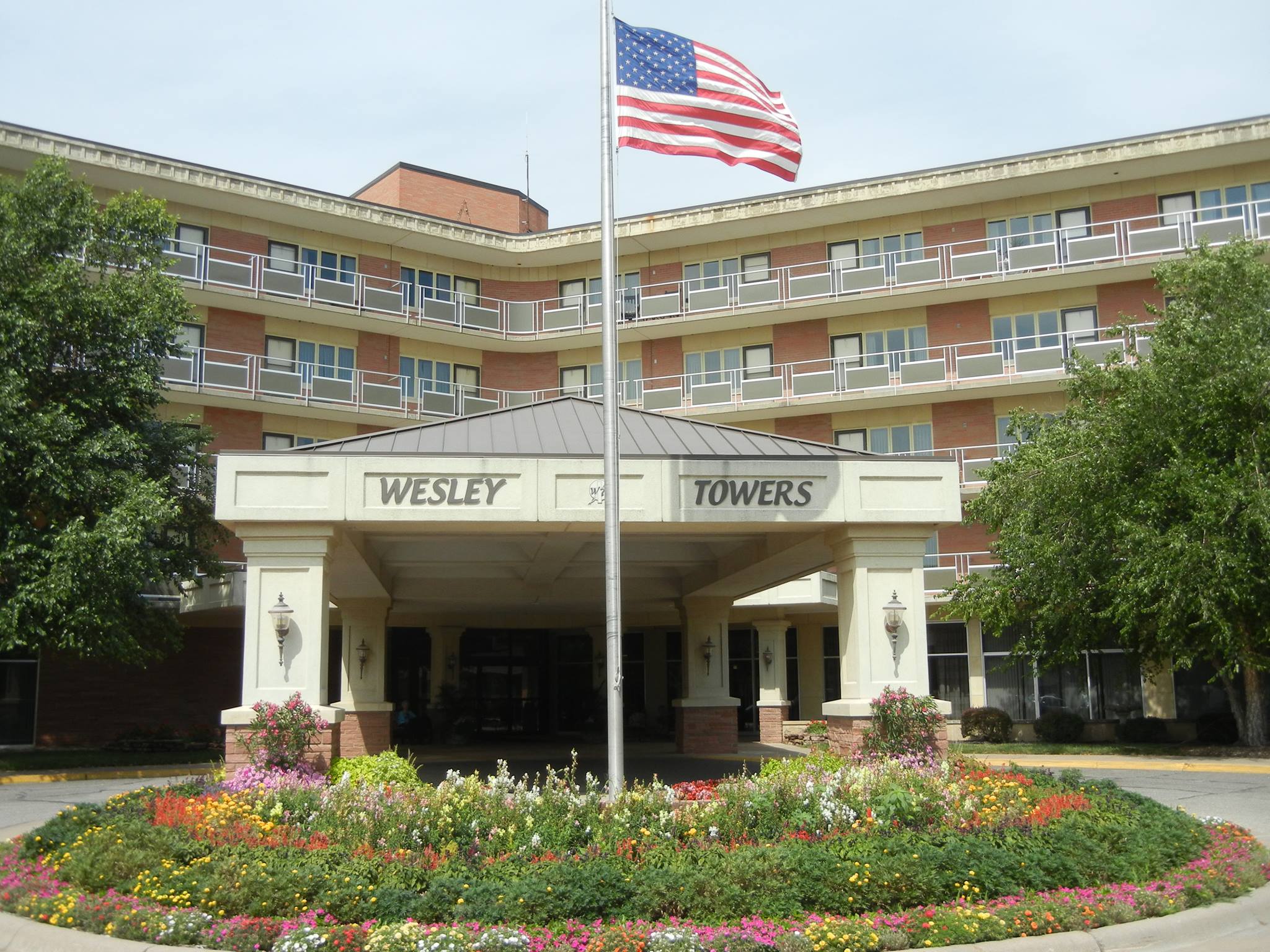 WT_entrance_with_flag